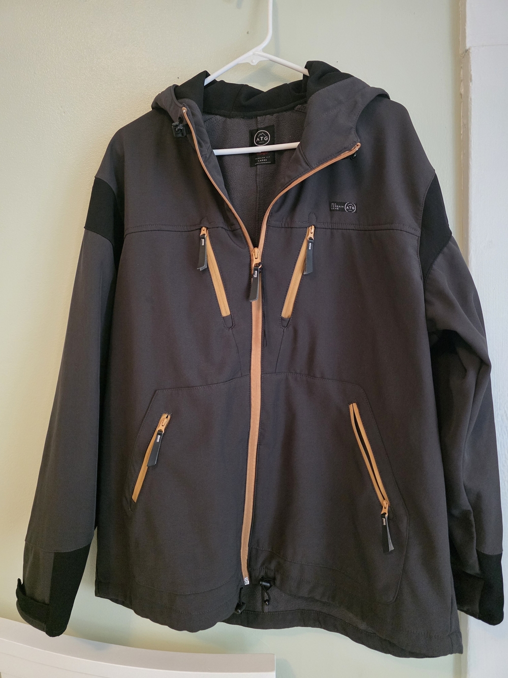 Wrangler Men’s Charcoal Hooded Softshell Jacket with Orange Zippers